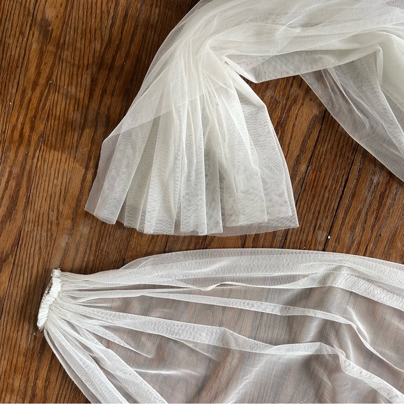 White Tulle Veil - Picture 5 of 7